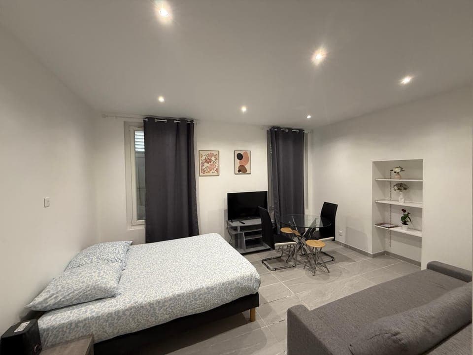 Bed, TV and multimedia