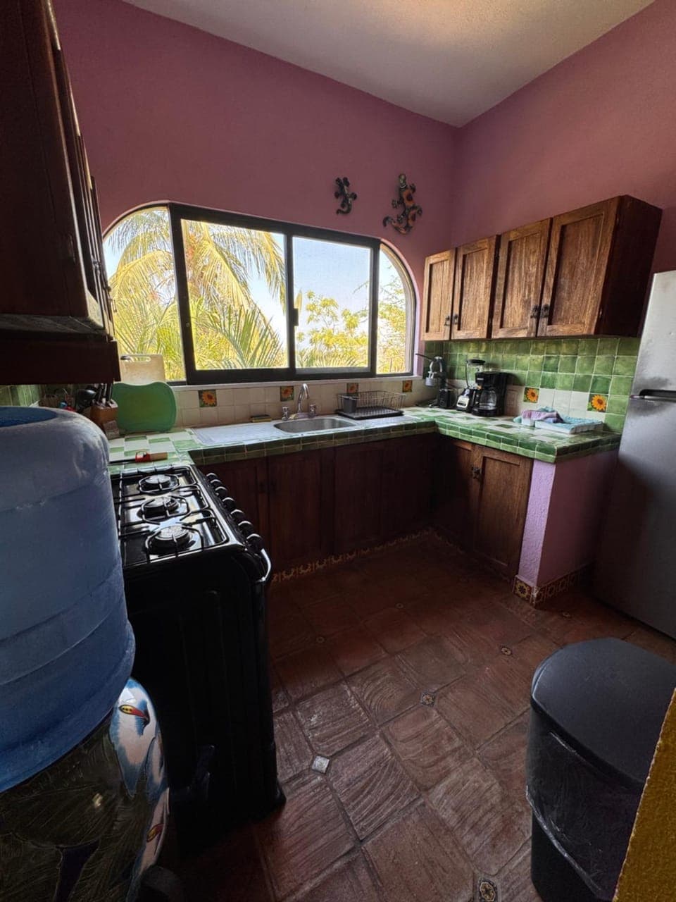 Kitchen or kitchenette, oven