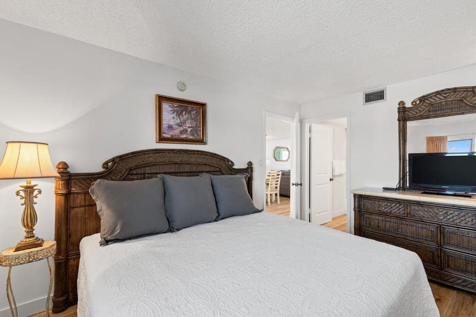 Pinnacle Port C3-202 House in Sunnyside