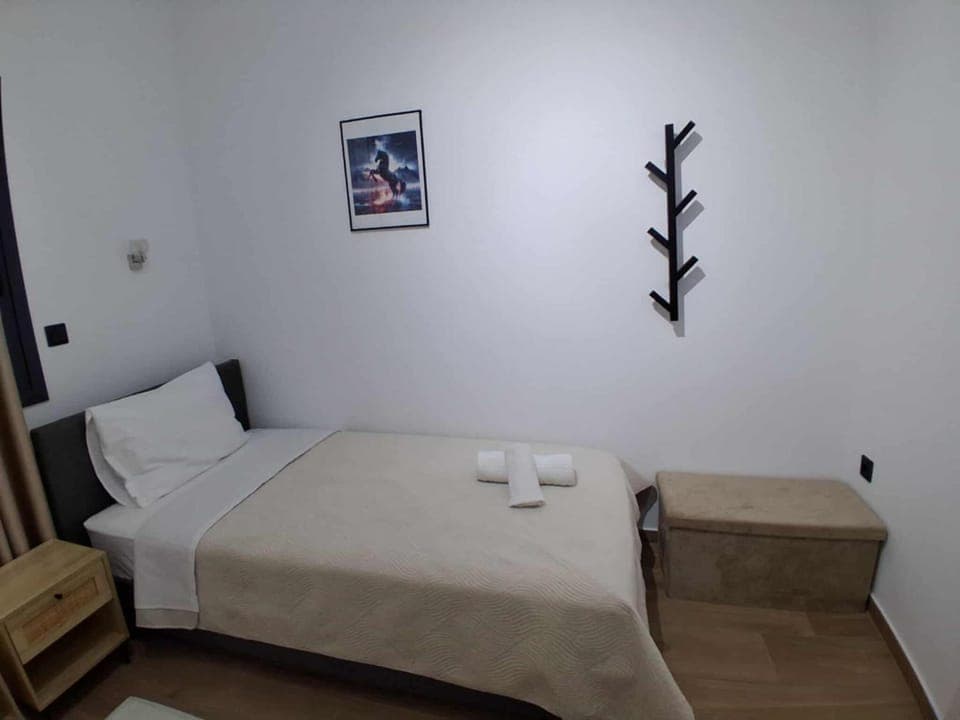 Bed, Bedroom, towels