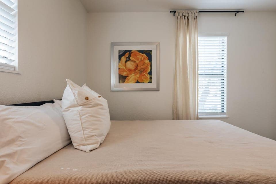 Bed, Decorative detail, Bedroom