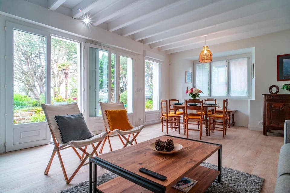 Living room, Dining area, Garden view