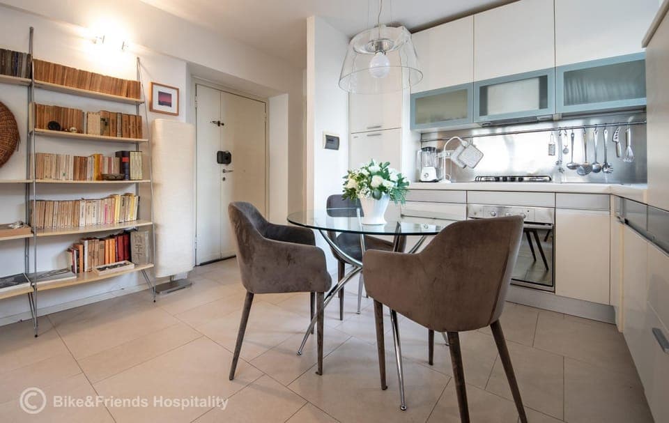 Kitchen or kitchenette, Dining area, stove