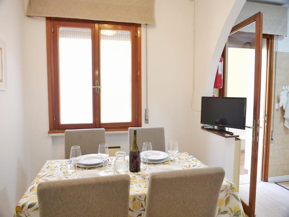 TV and multimedia, Dining area