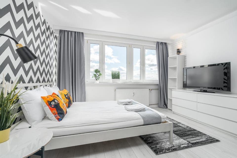 Bed, TV and multimedia, Photo of the whole room, Evening entertainment, Bedroom, towels