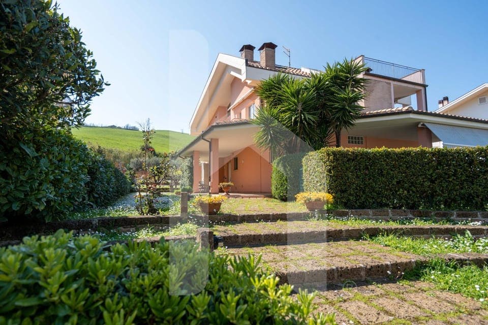 Property building, Spring, Day, Garden, Garden view