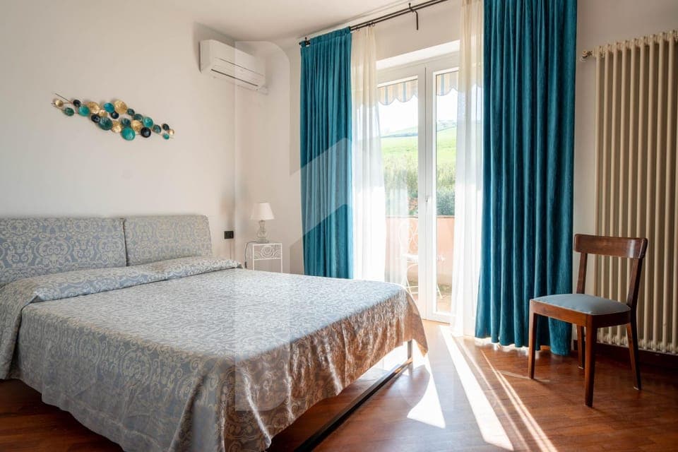 Bed, Photo of the whole room, Bedroom, air conditioner