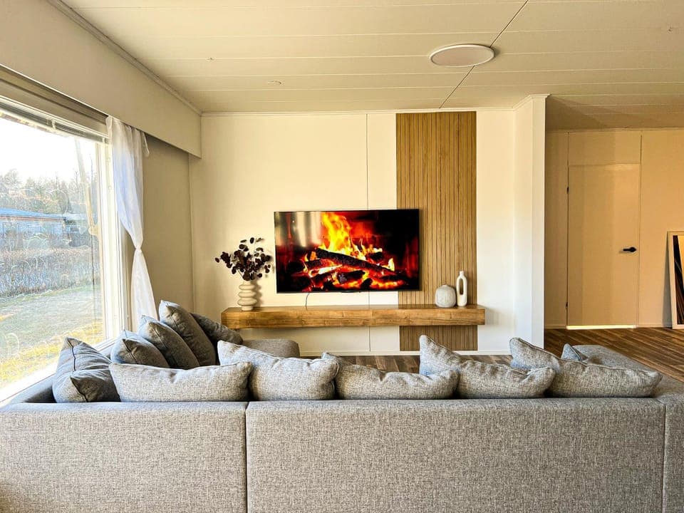 Communal lounge/ TV room