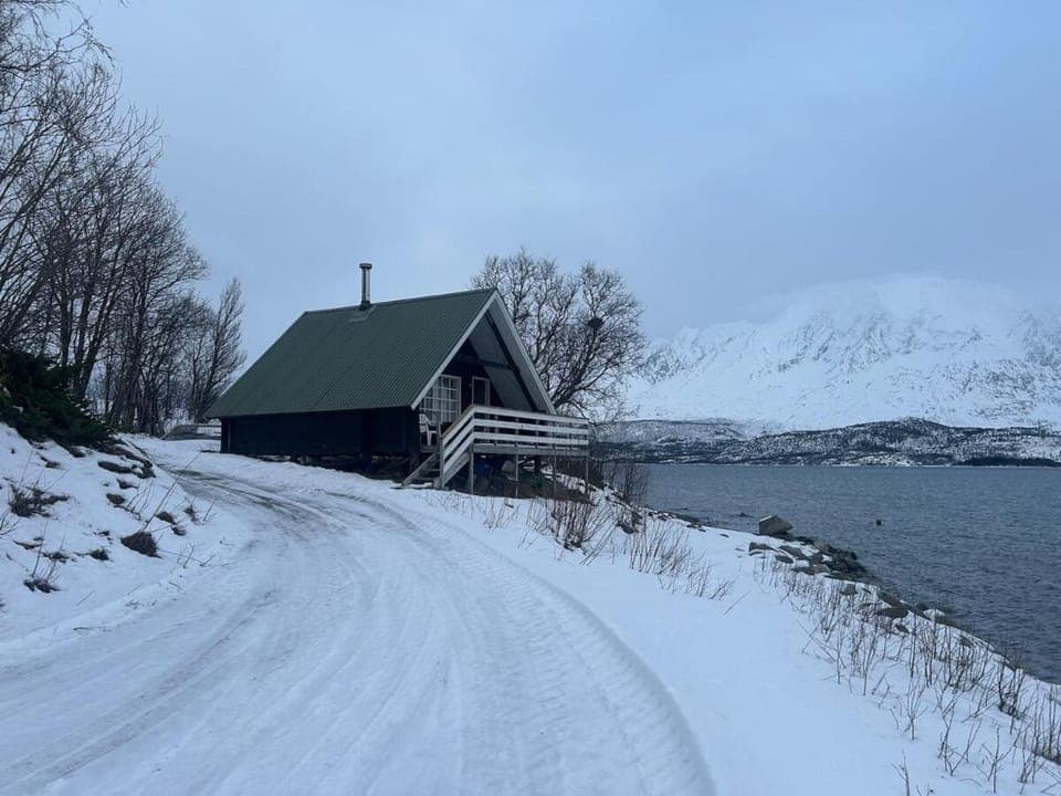 Sjursnes, Lyngen alps, Aurora borealis House in Troms Og Finnmark