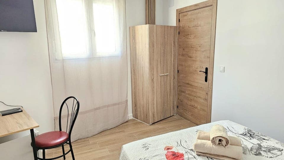 Golden Tower Rooms - auto check-in Bed and Breakfast in Gandia