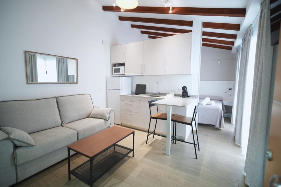 Kitchen or kitchenette, Living room, Photo of the whole room, Seating area, Dining area