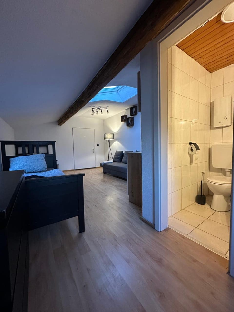 Bed, Bathroom, Photo of the whole room, Bedroom, wardrobe