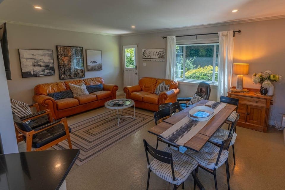 Living room, Seating area, Dining area