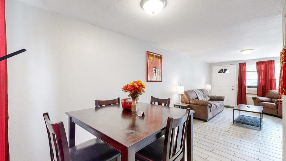 Seating area, Dining area