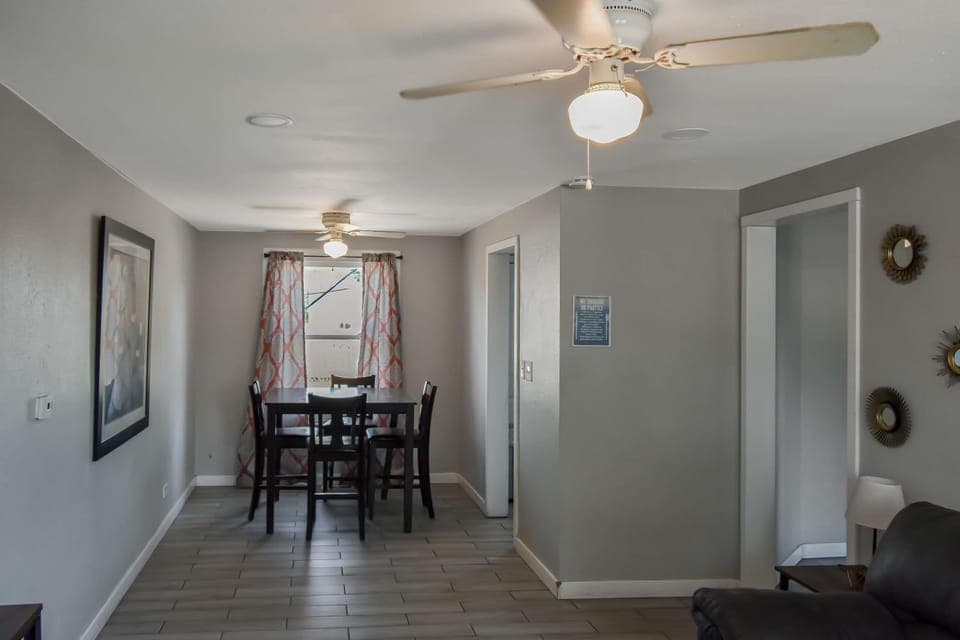 Seating area, Dining area
