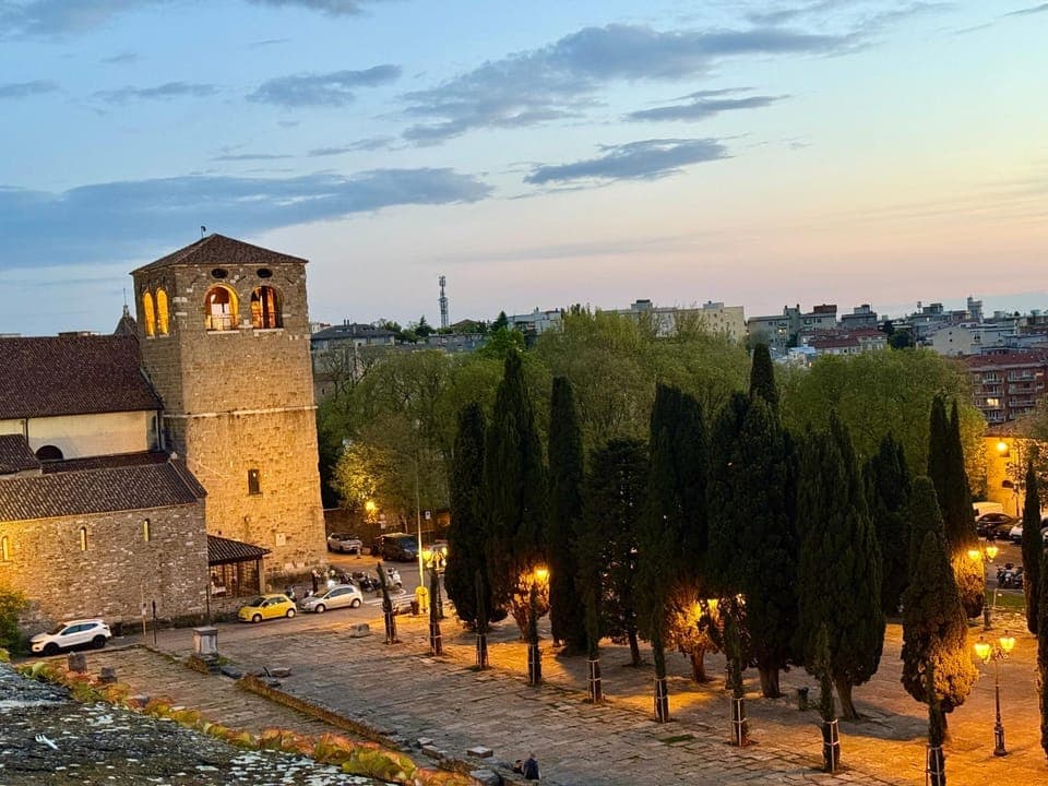 Nearby landmark, Evening entertainment, Landmark view