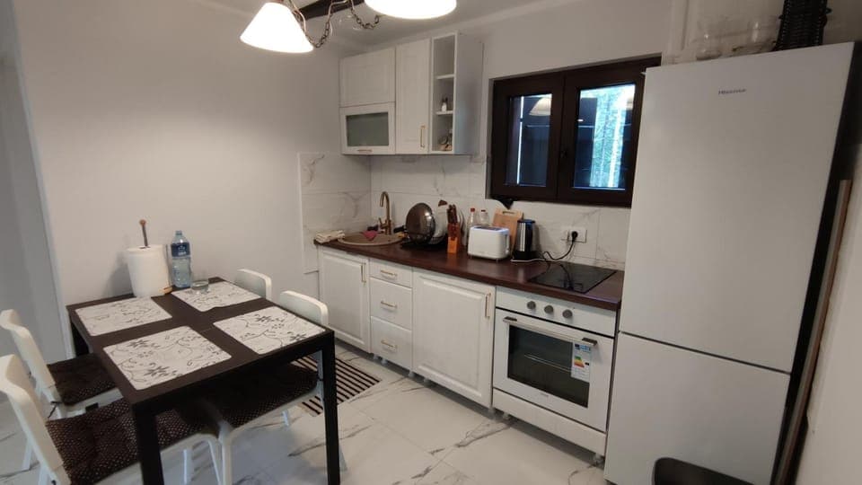 Kitchen or kitchenette, Dining area, oven, stove, toaster