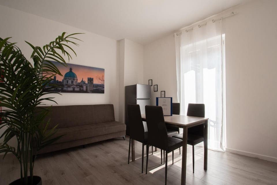 Bed, Living room, Photo of the whole room, Dining area, Bedroom