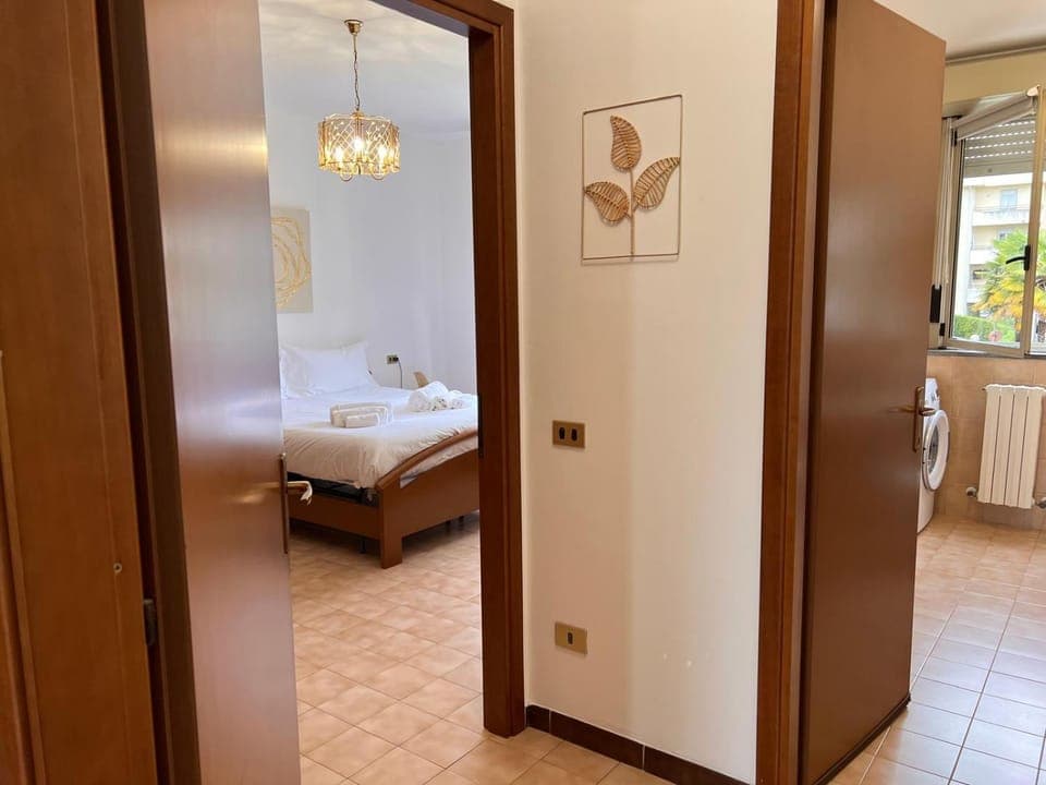 Bed, Bathroom, Photo of the whole room, Bedroom, towels