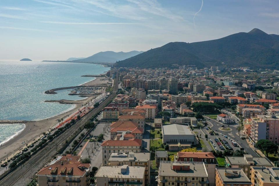 Nearby landmark, Neighbourhood, Beach