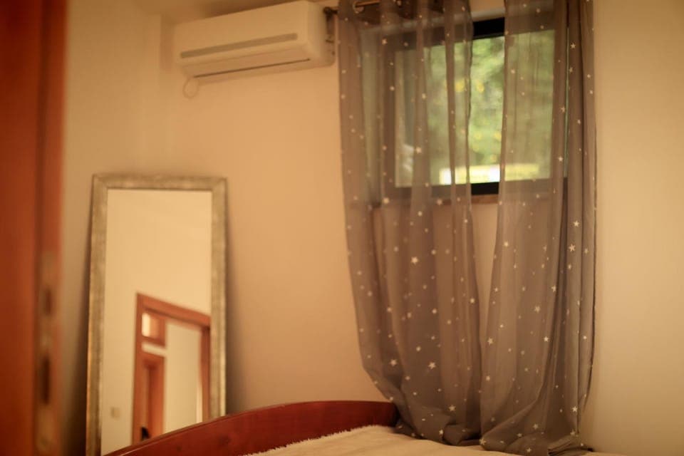 Bed, Bedroom, air conditioner