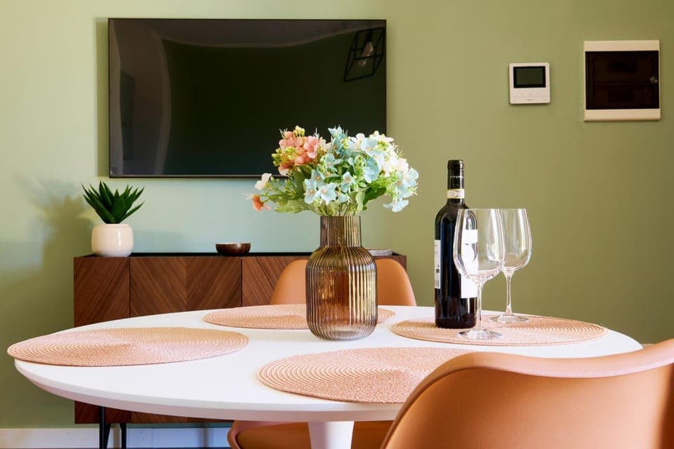 Living room, Seating area, Dining area