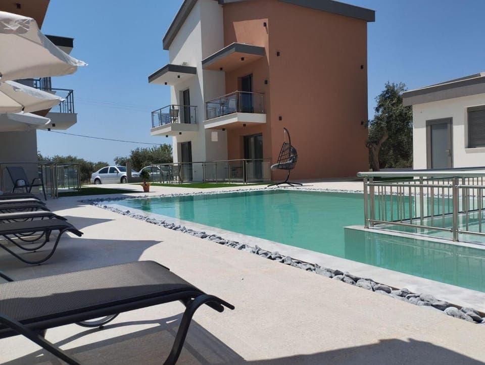 Property building, Swimming pool