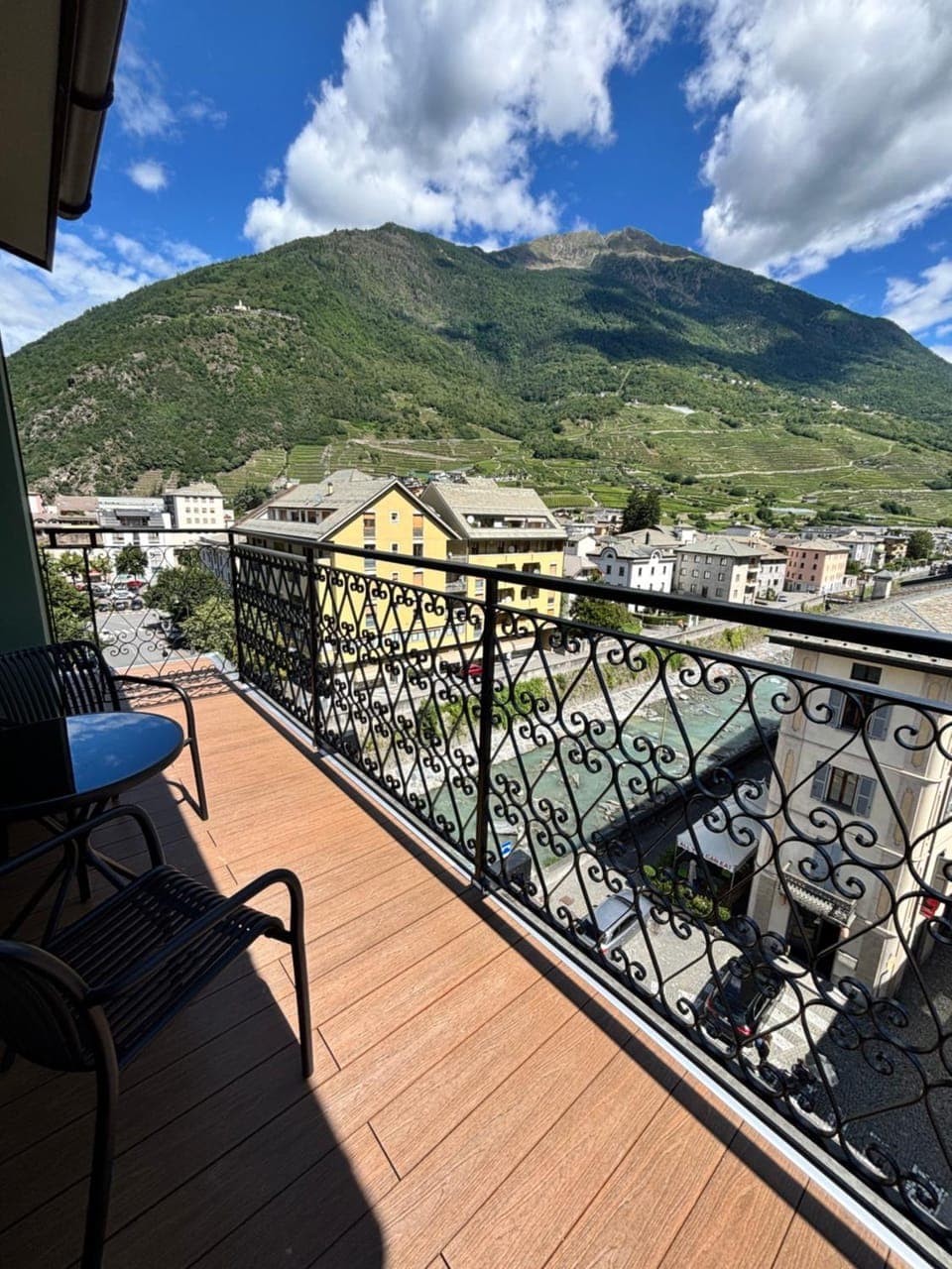 Balcony/Terrace, Mountain view