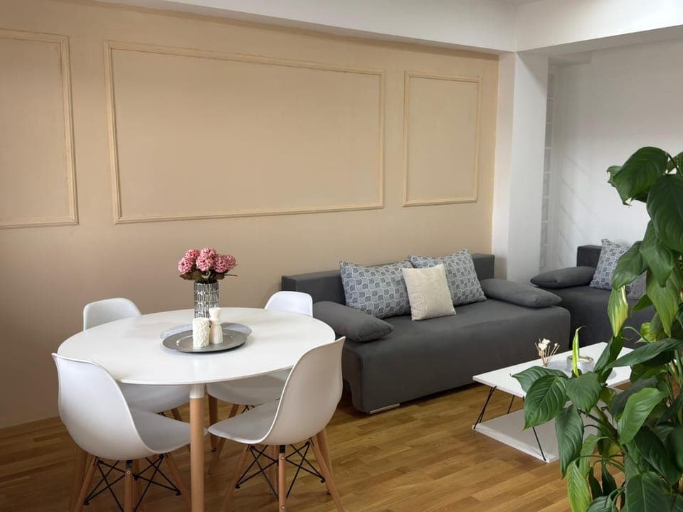 Living room, Seating area, Dining area