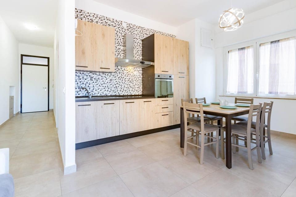 Kitchen or kitchenette, Dining area, oven, stove