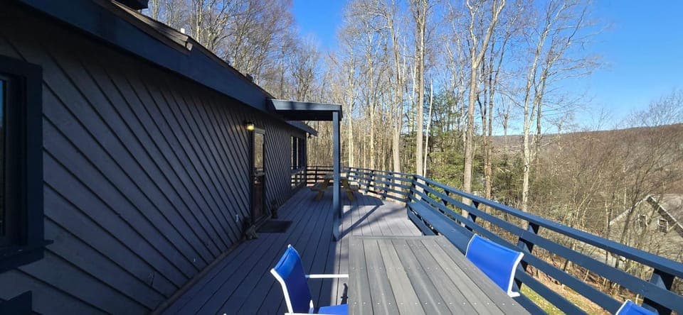 Santa Fe Getaway- Pet friendly 5 bedroom with Hot Tub and Pool Table House in Deep Creek Lake