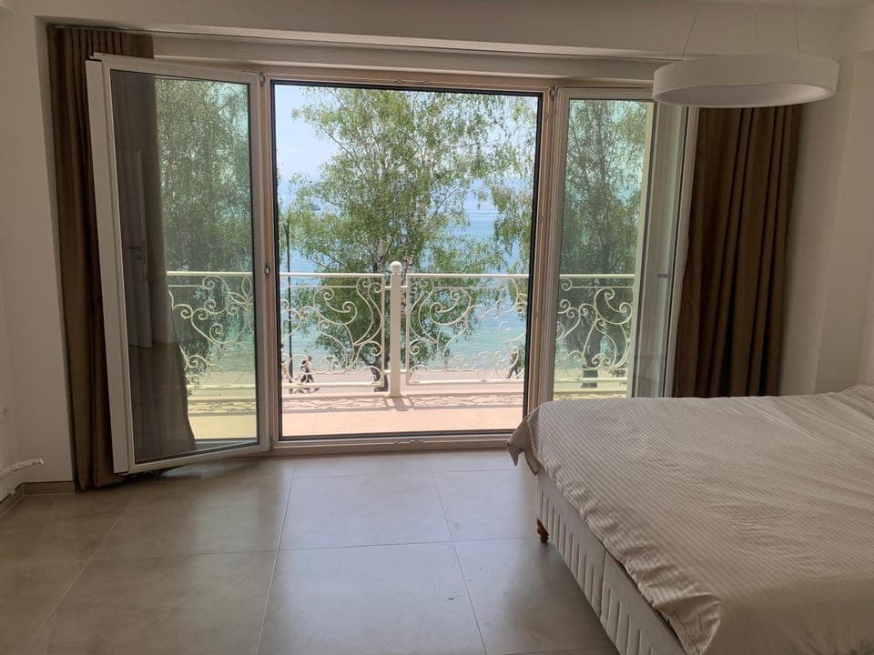 Day, Bedroom, Lake view