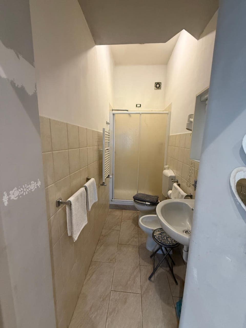 Shower, Toilet, Bathroom, bidet, towels