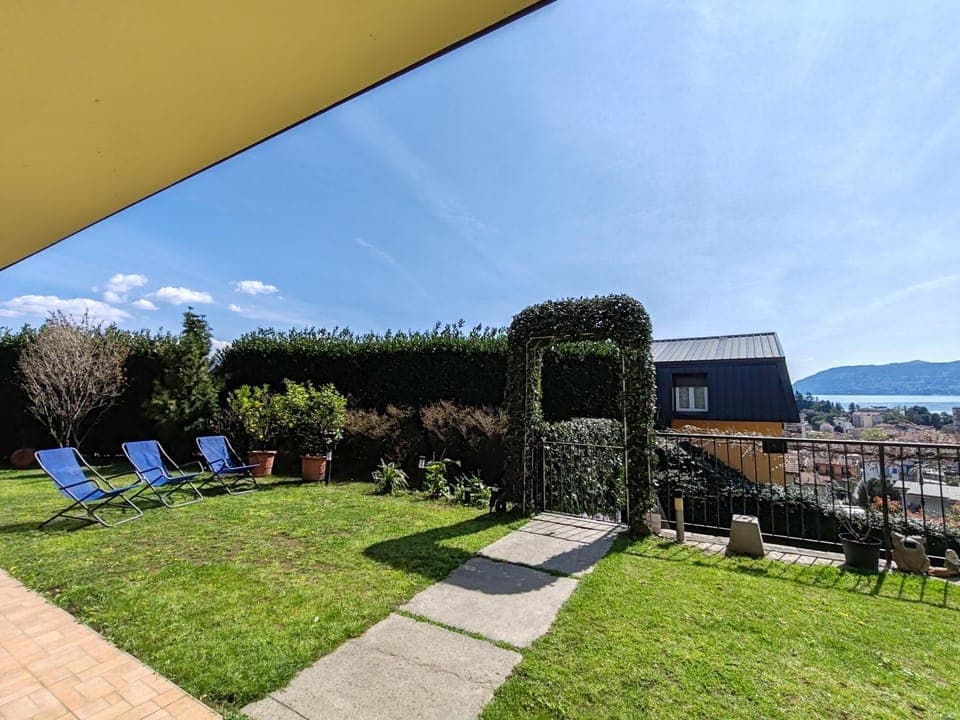 Property building, Patio, Day, Natural landscape, Garden, Garden view, Lake view, sunbed