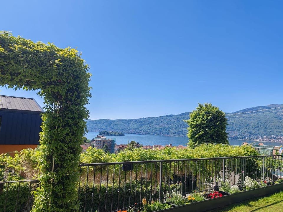 Day, Natural landscape, Garden, View (from property/room), City view, Garden view, Lake view, Landmark view, Mountain view