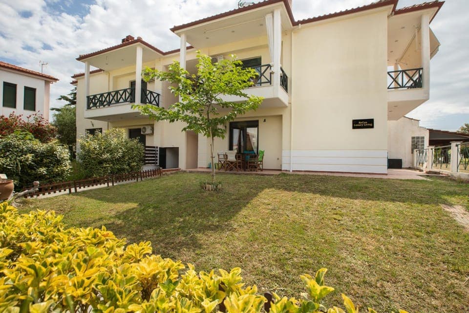 Property building, Day, Garden