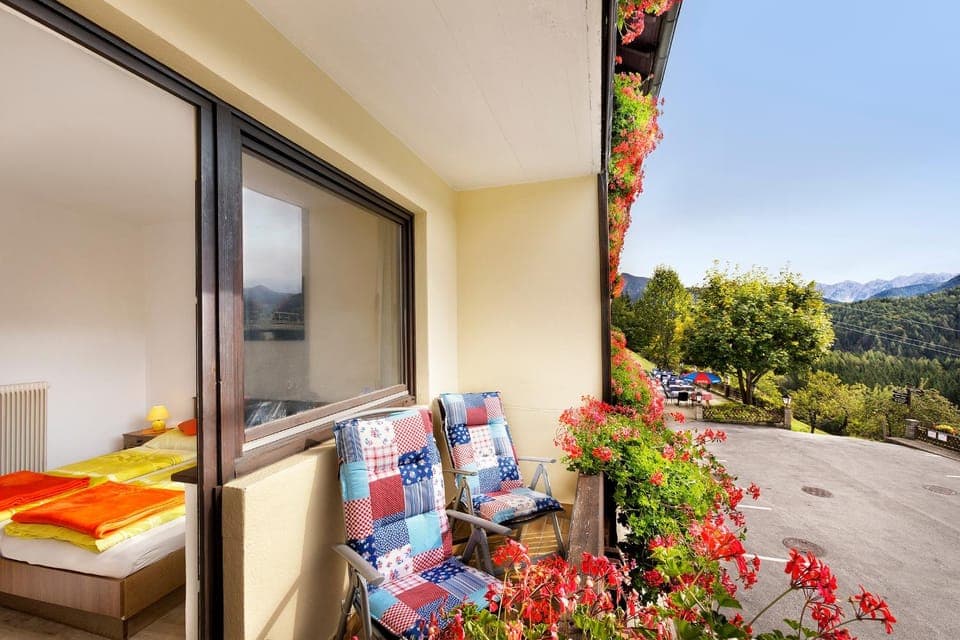 Patio, Facade/entrance, Garden, Balcony/Terrace, Hiking, Mountain view