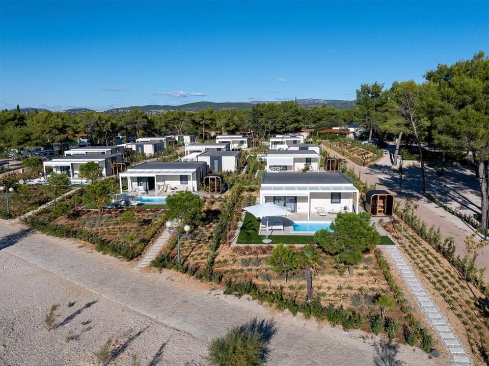 Property building, Garden