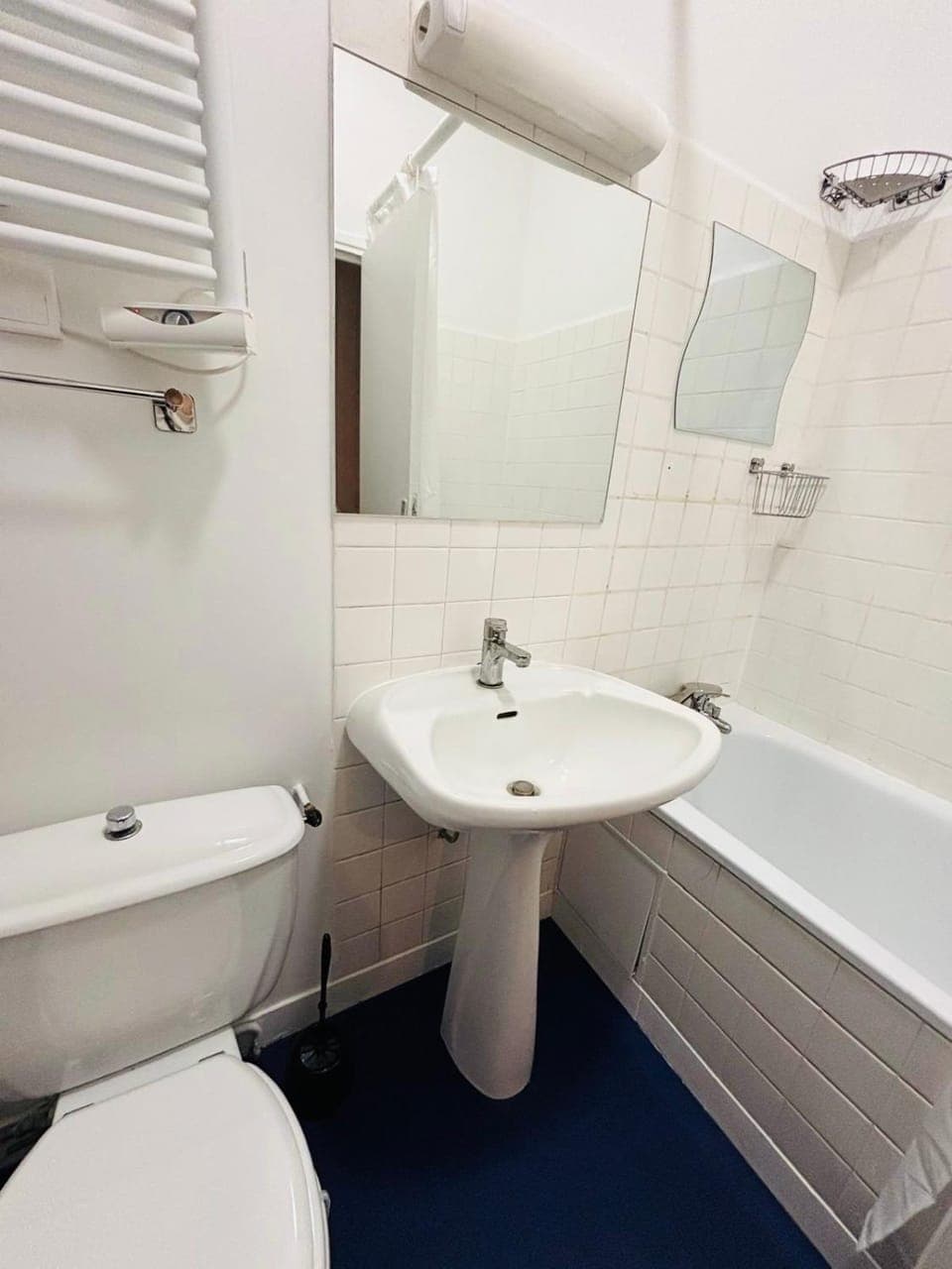 Shower, Toilet, Bathroom, Bath, towels