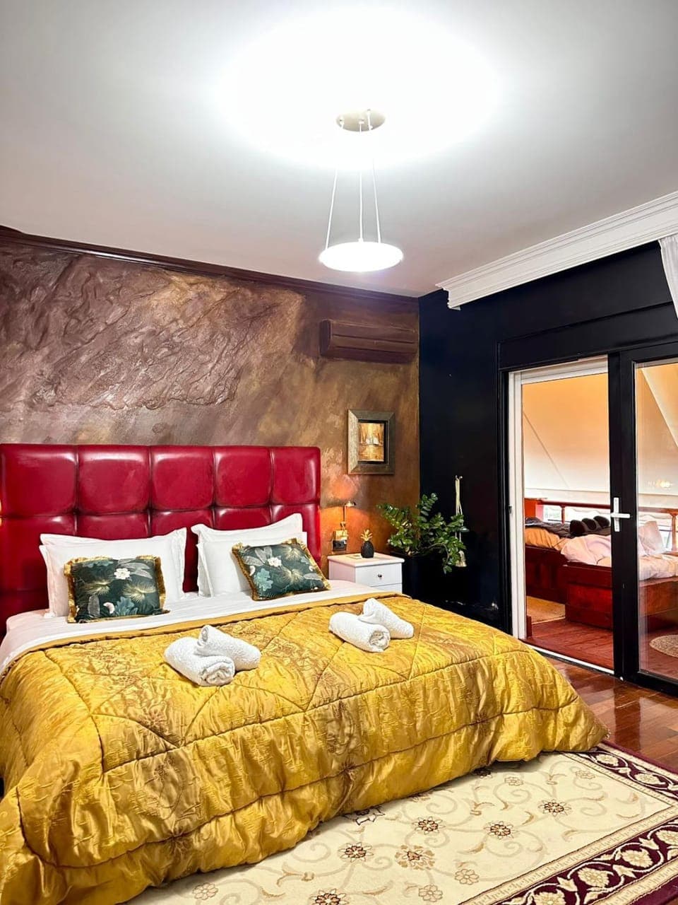 Bed, Photo of the whole room, Bedroom, towels