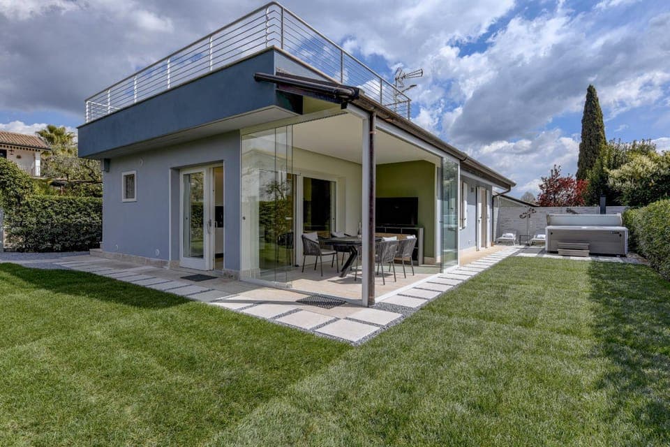 Property building, Facade/entrance, Off site