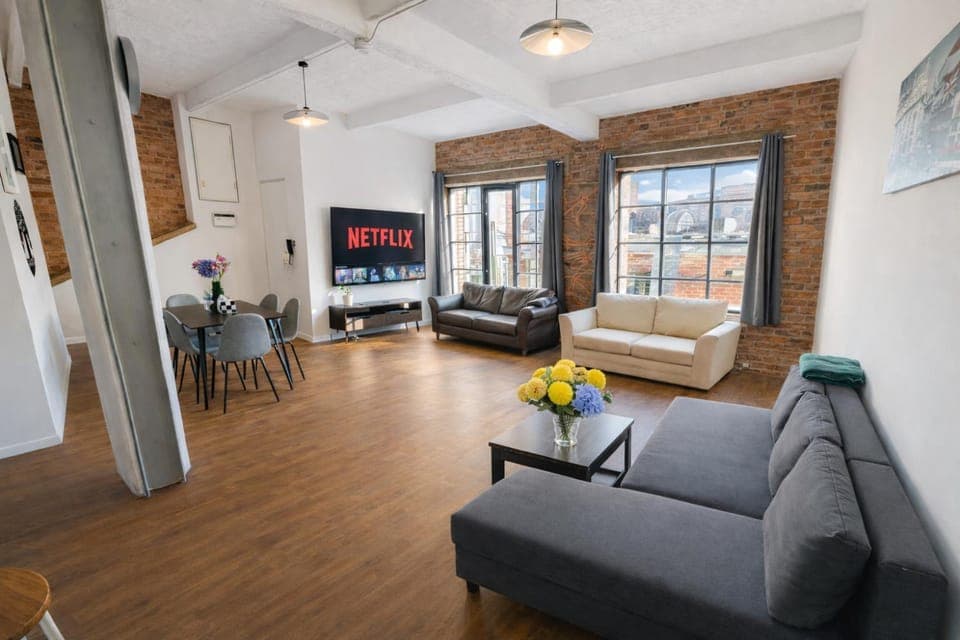 TV and multimedia, Seating area, Dining area