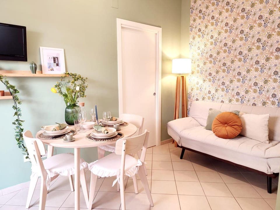 Living room, Seating area, Dining area