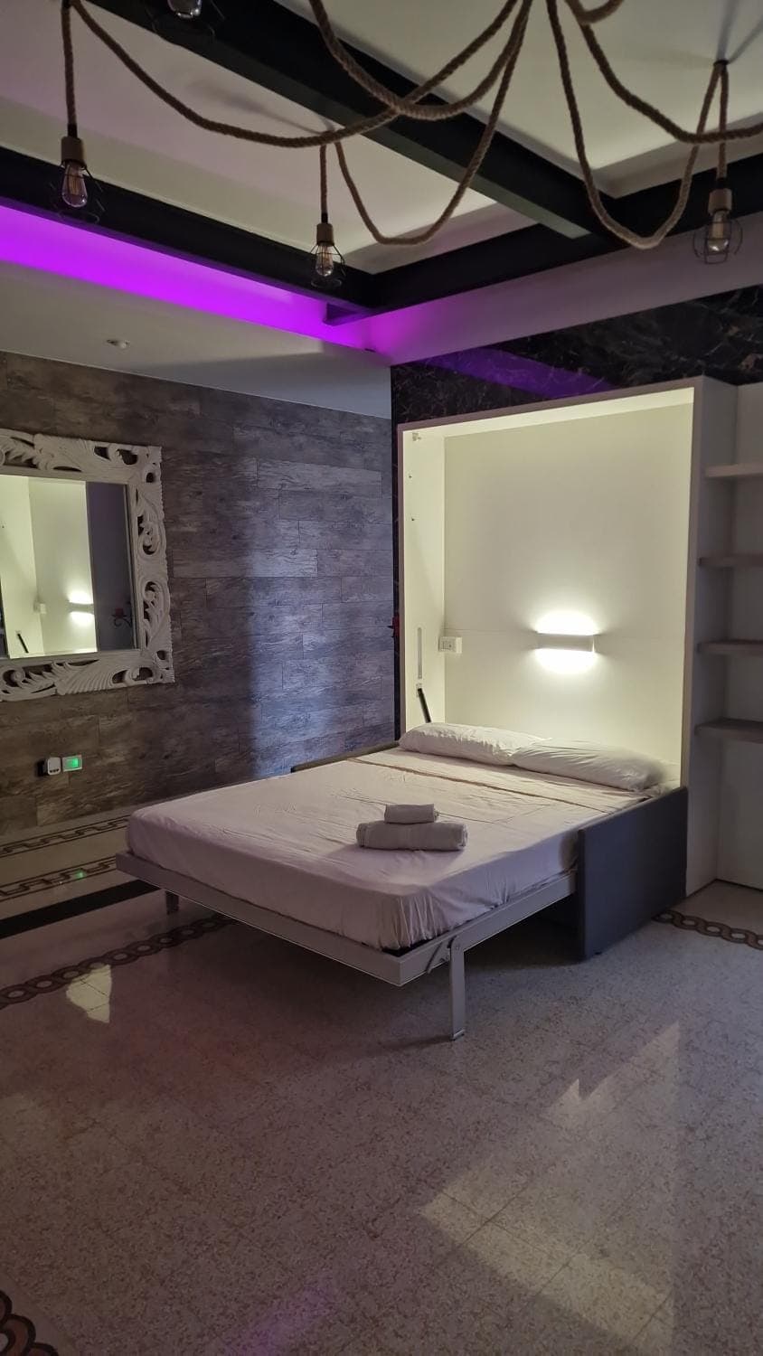 Bed, Photo of the whole room, Bedroom, towels