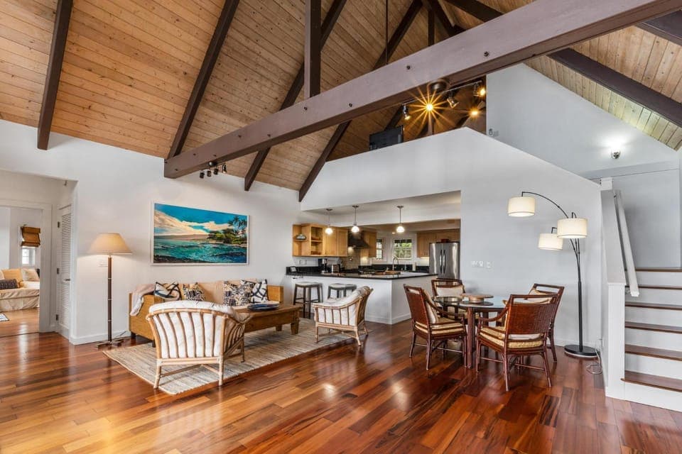 Kitchen or kitchenette, Living room, Seating area, Dining area