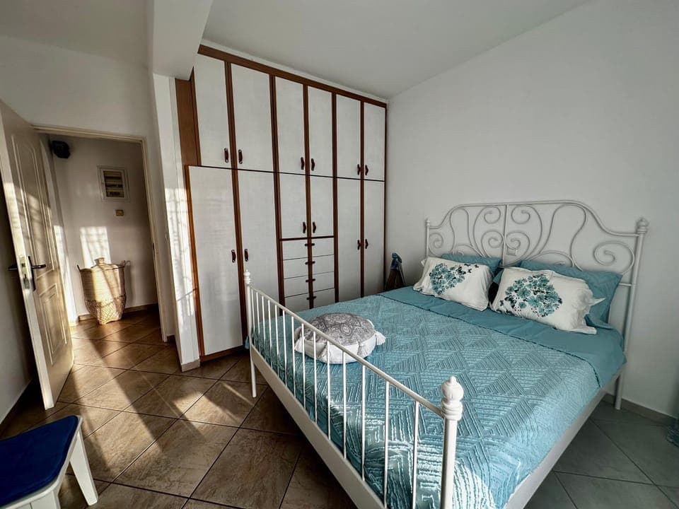 Bedroom, towels, wardrobe