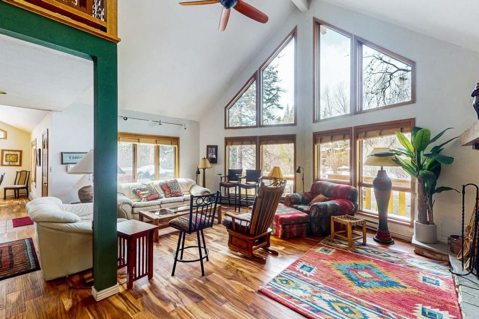 Blue Riverfront Retreat House in Silverthorne