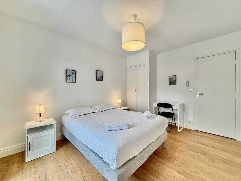 Bed, Photo of the whole room, Bedroom, wardrobe