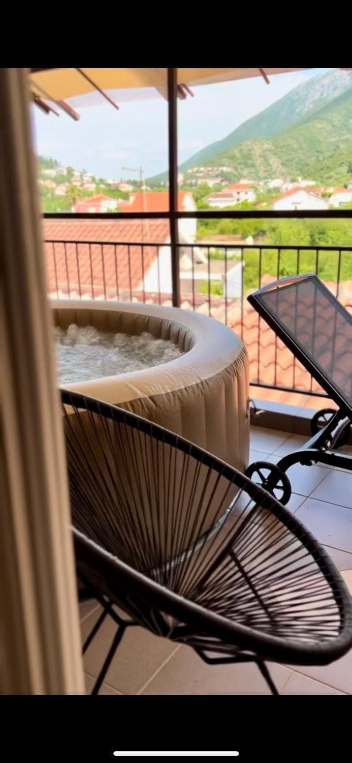Patio, Day, Natural landscape, Hot Tub, View (from property/room), Balcony/Terrace, Mountain view