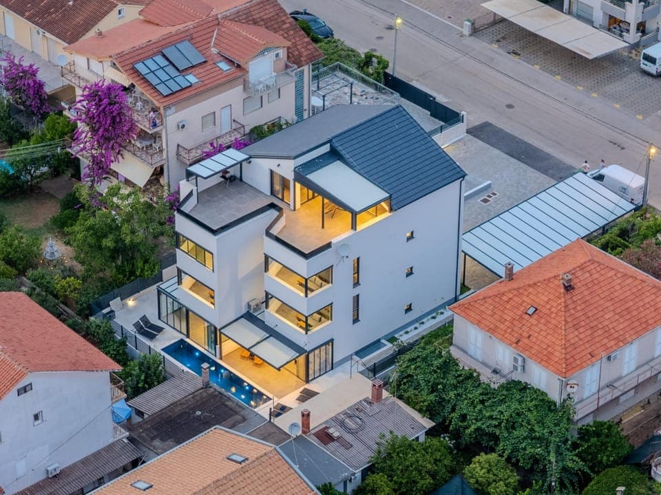 Property building, Swimming pool